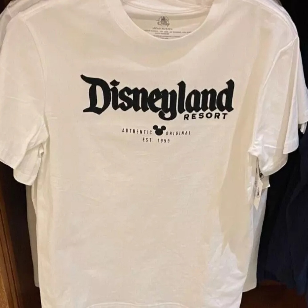 Disneyland Resort 2025 Authentic Original Adult White T-Shirt Size Large NWOT